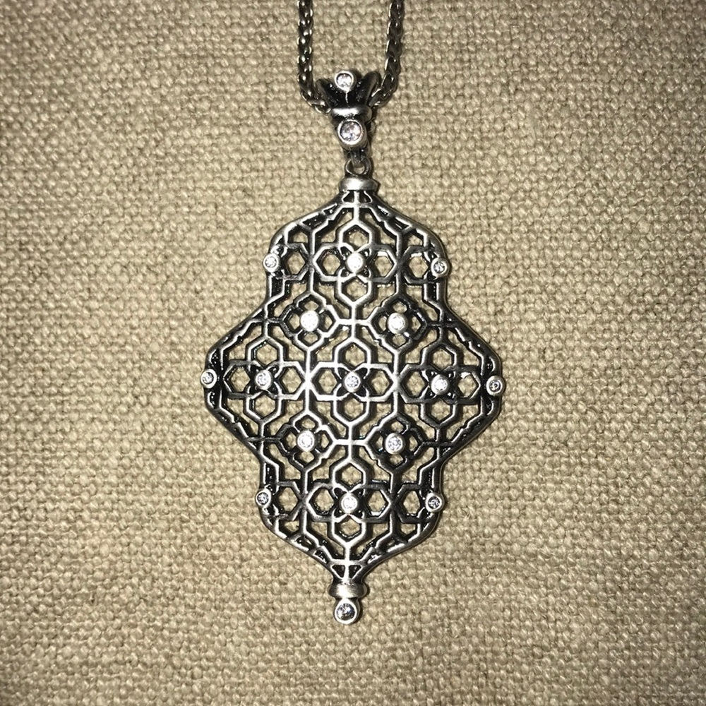 Long silver Kendra Scott Necklace! NWT!